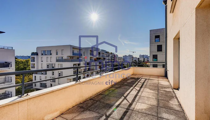 Appartement 4 pièces à vendre à Lyon (69008) - photo 2