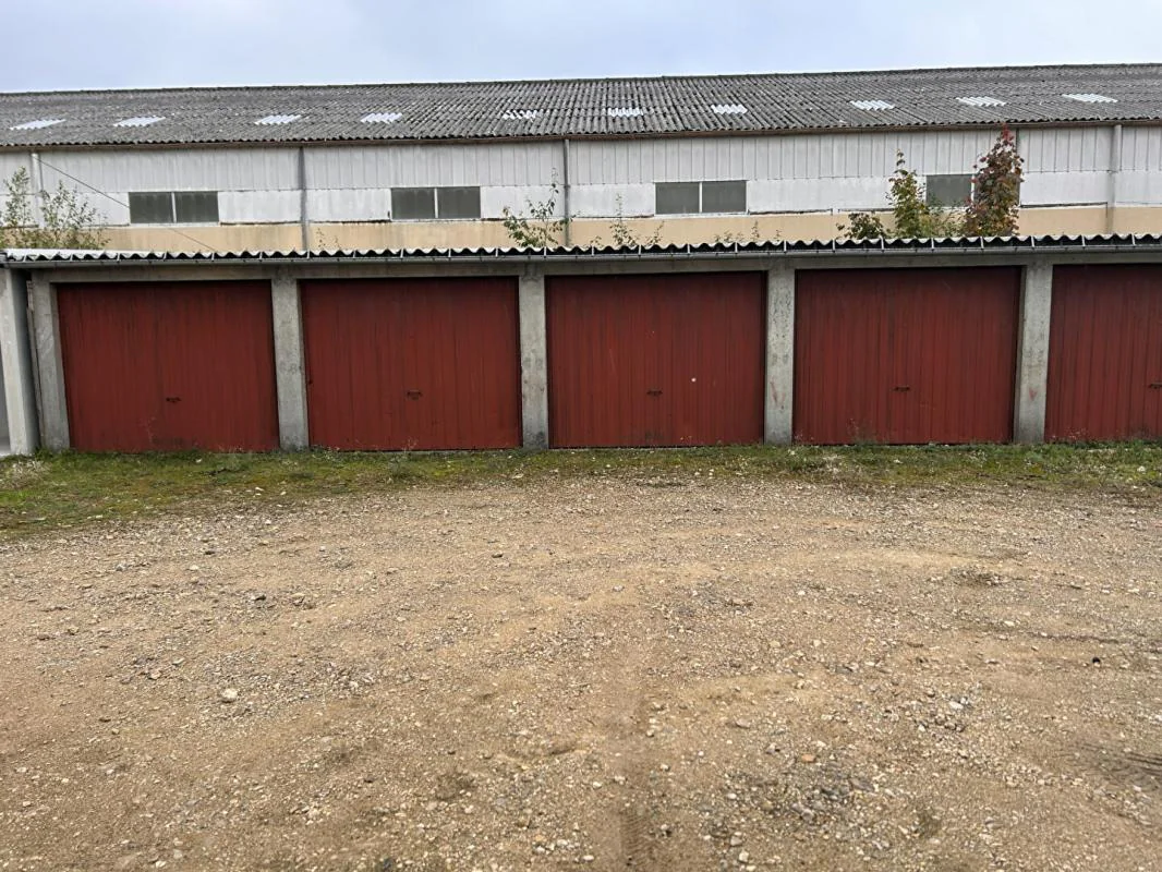 Parking / Box à louer à Pontarlier (25300) - photo 1