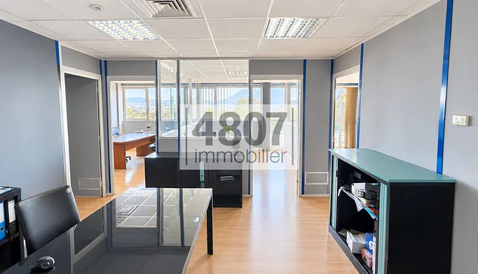 Bureau à louer à Annecy (74960) - photo 2