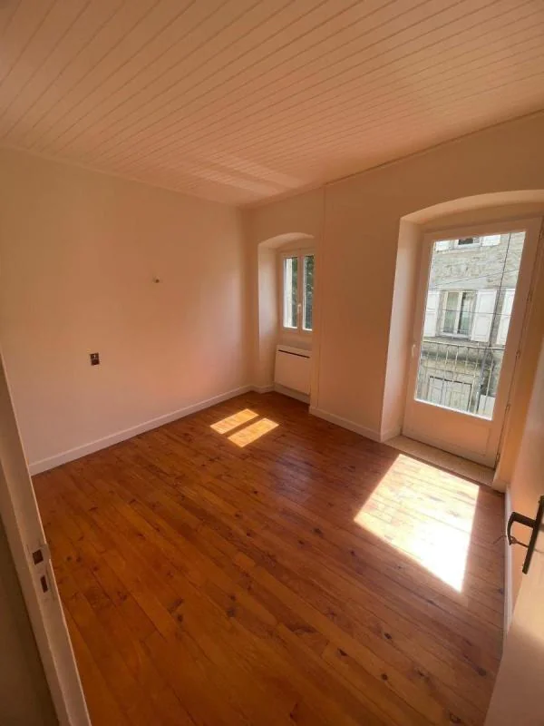 Maison 3 pièces à louer aux Vans (07140) - photo 6