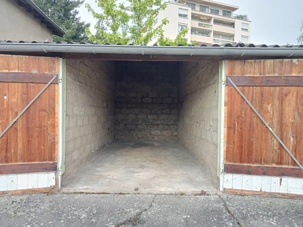 Parking / Box à louer à Mâcon (71000) - photo 1