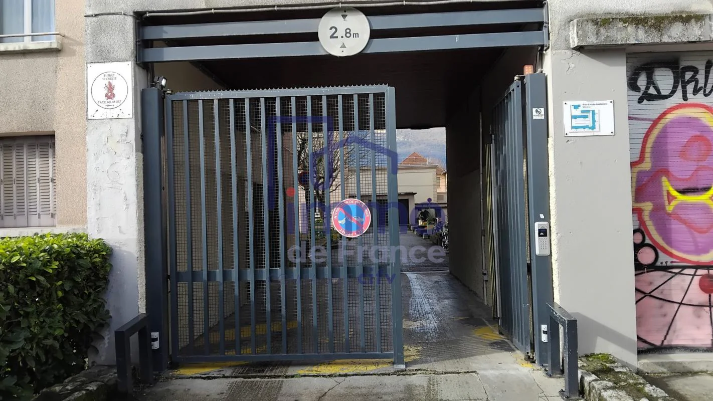Parking / Box à vendre à Grenoble (38100) - photo 1