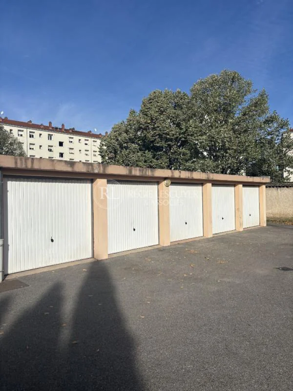 Parking / Box à vendre à Vénissieux (69200) - photo 1