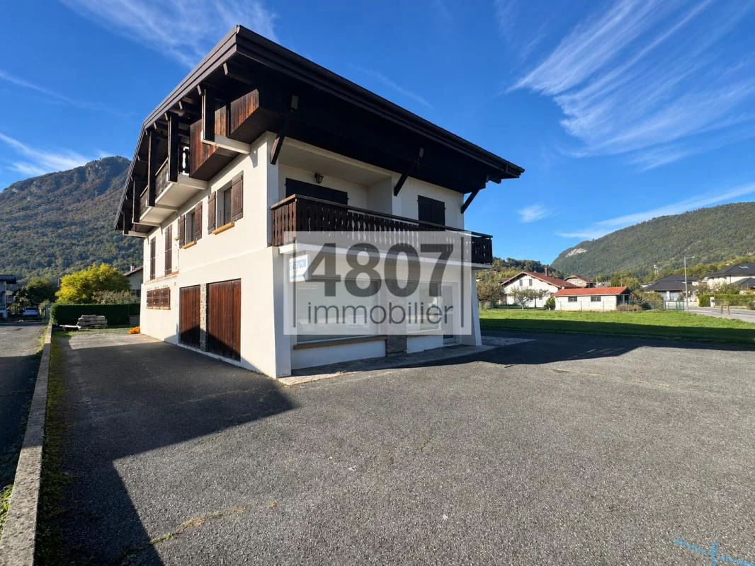 Maison 8 pièces à vendre à Marignier (74970) - photo 1