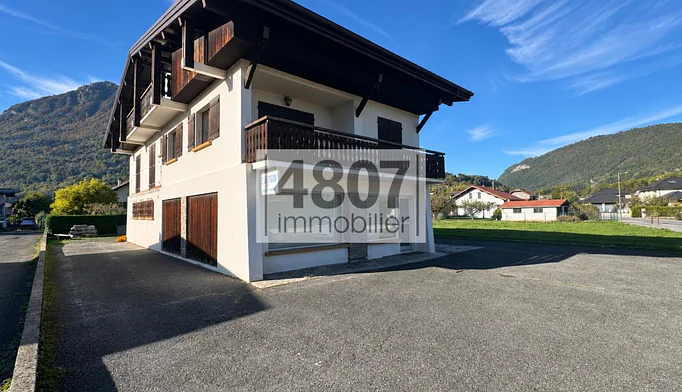 Maison 8 pièces à vendre à Marignier (74970) - photo 1