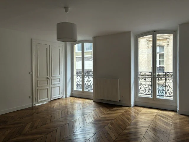 Appartement 5 pièces à louer à Paris (75009) - photo 2