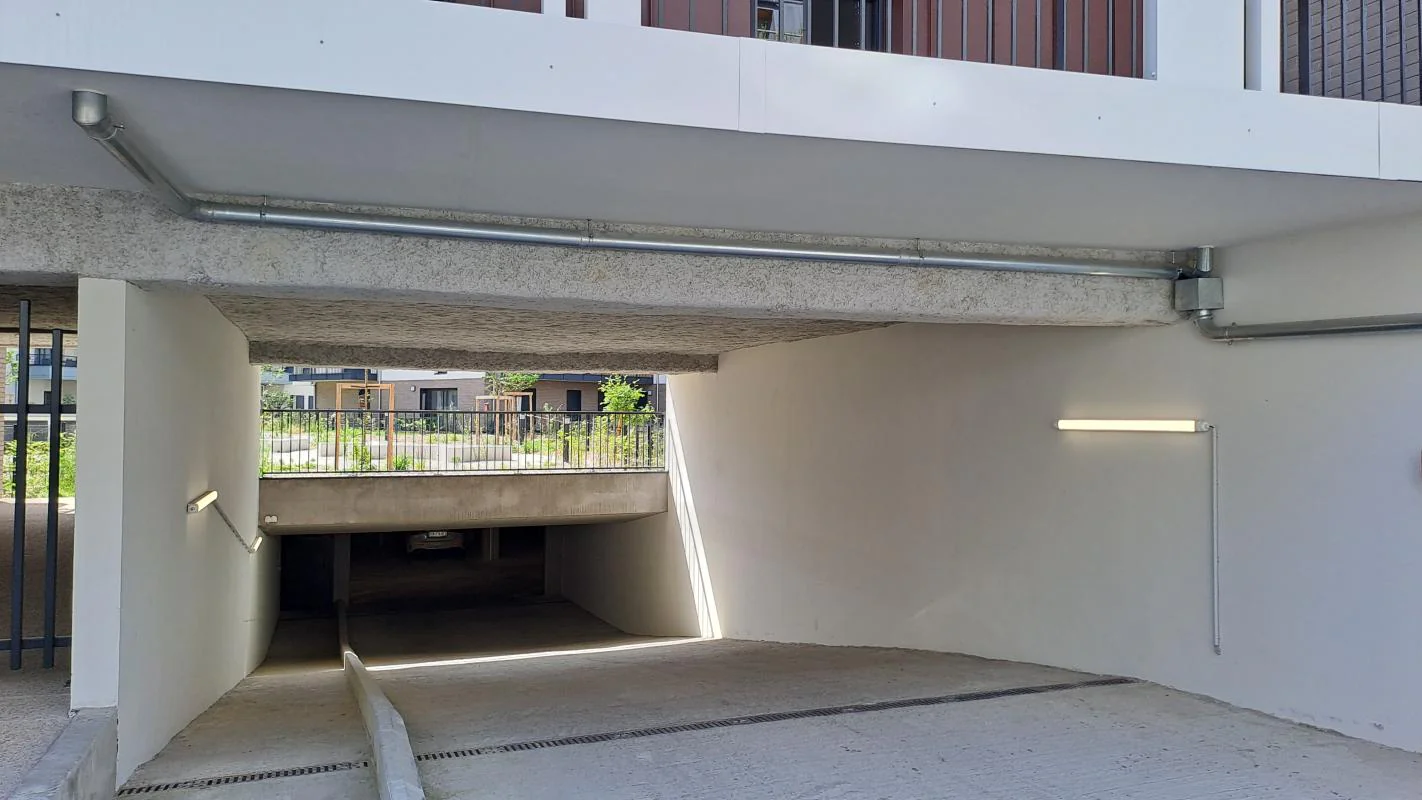 Parking / Box à louer à Chambéry (73000) - photo 1