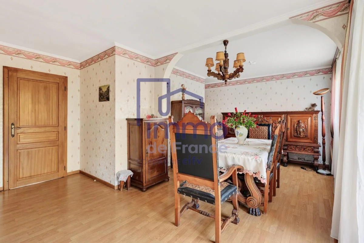 Appartement 6 pièces à vendre à Saint-Priest (69800) - photo 2