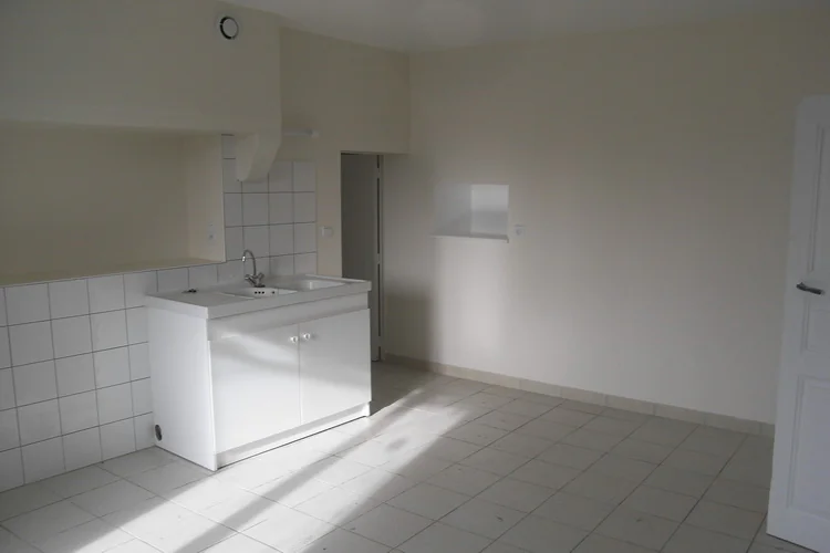 Maison 4 pièces à louer à Centrès (12120) - photo 2