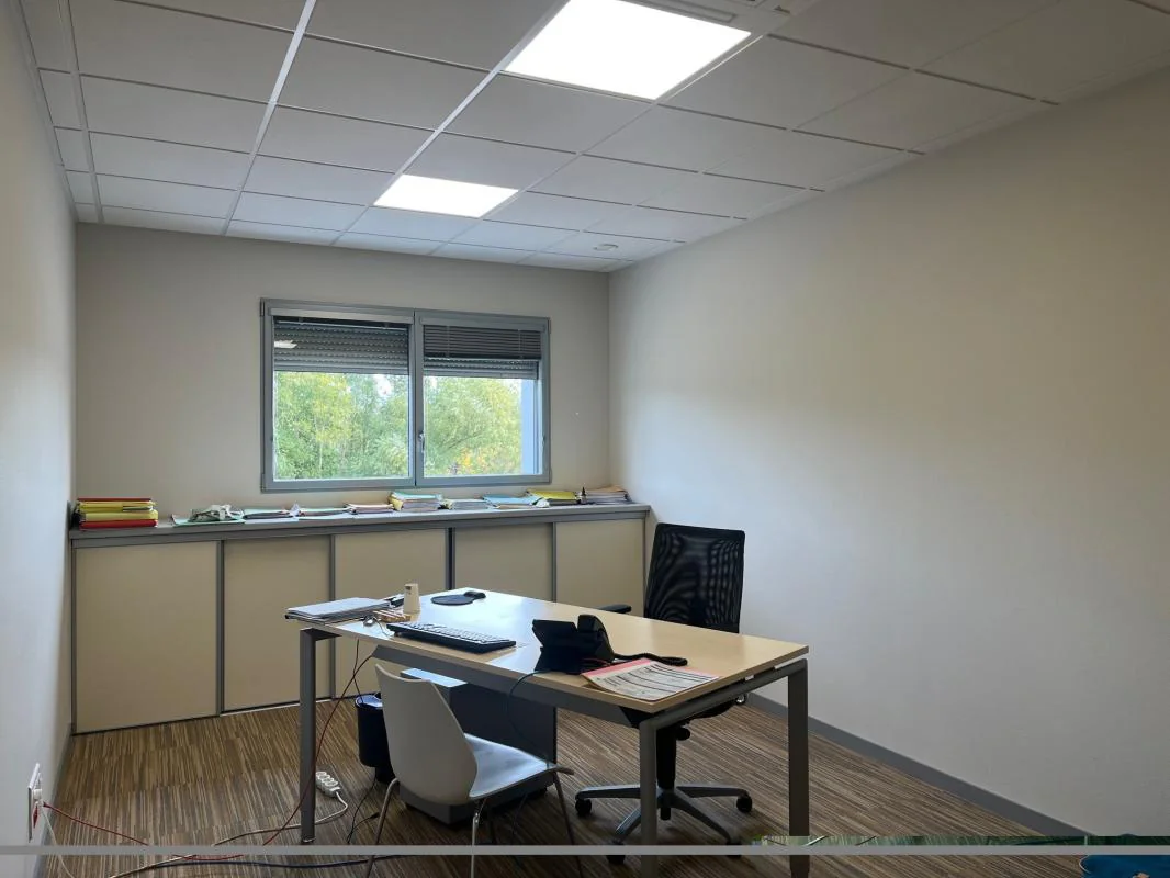 Bureau à louer à Châtenoy-le-Royal (71880) - photo 4