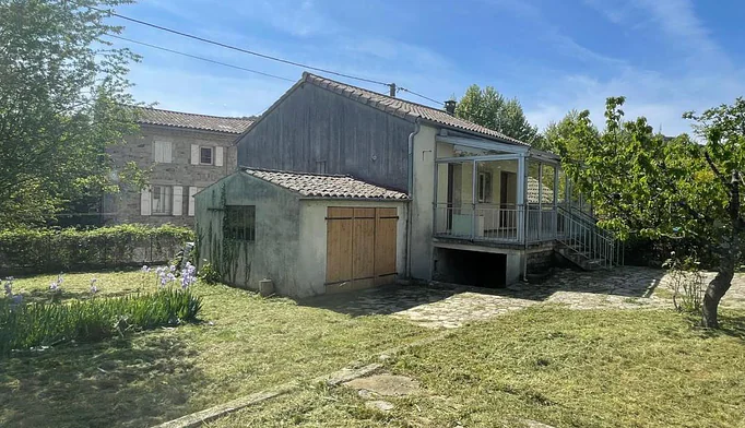 Maison 3 pièces à louer aux Vans (07140) - photo 2