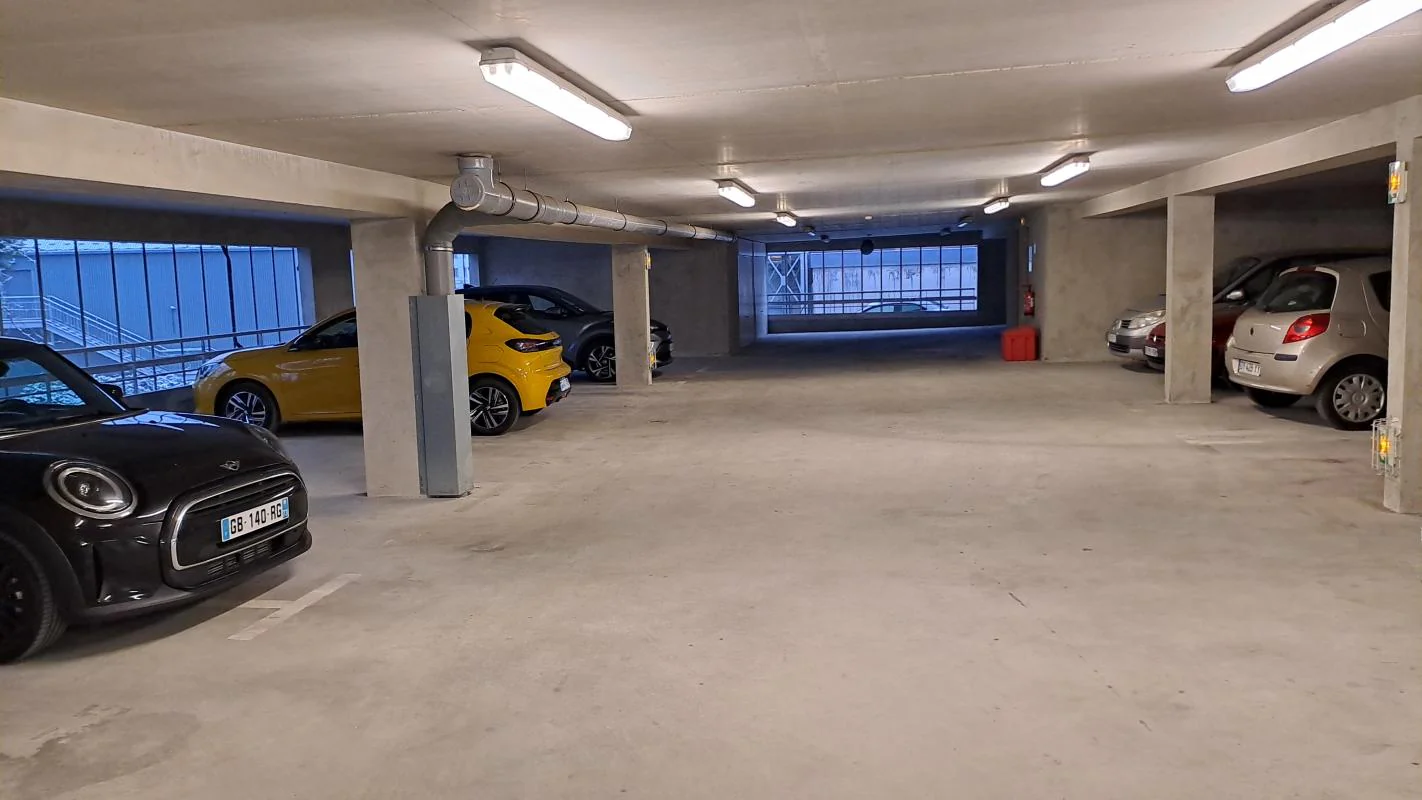 Parking / Box à louer à Chambéry (73000) - photo 2