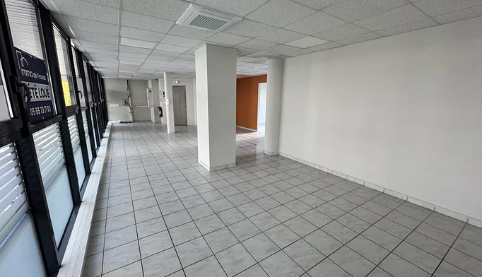 Bureau à louer à Rodez (12000) - photo 2