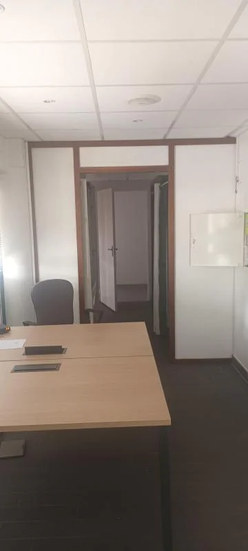 Bureau à louer à Rodez (12000) - photo 4